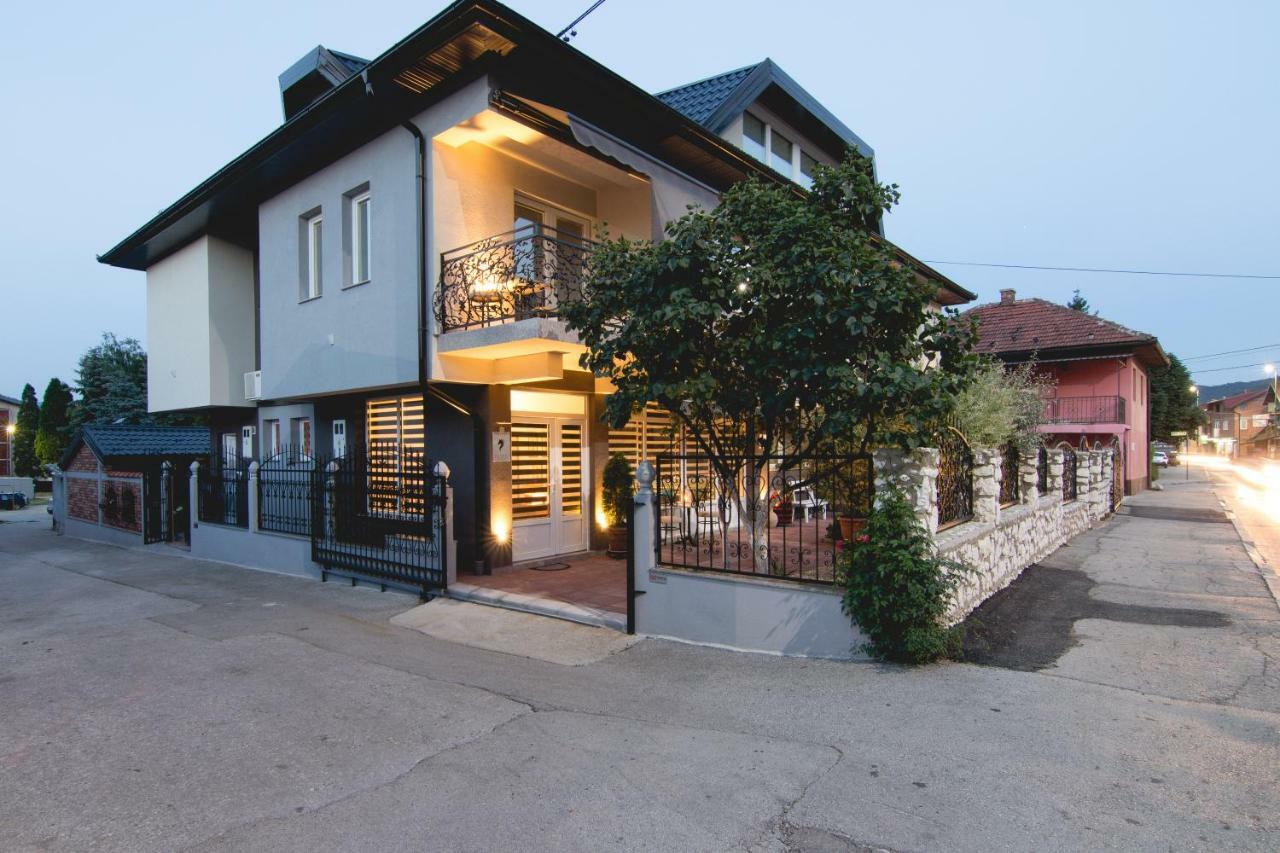 Apartments Vranas Visoko Bagian luar foto